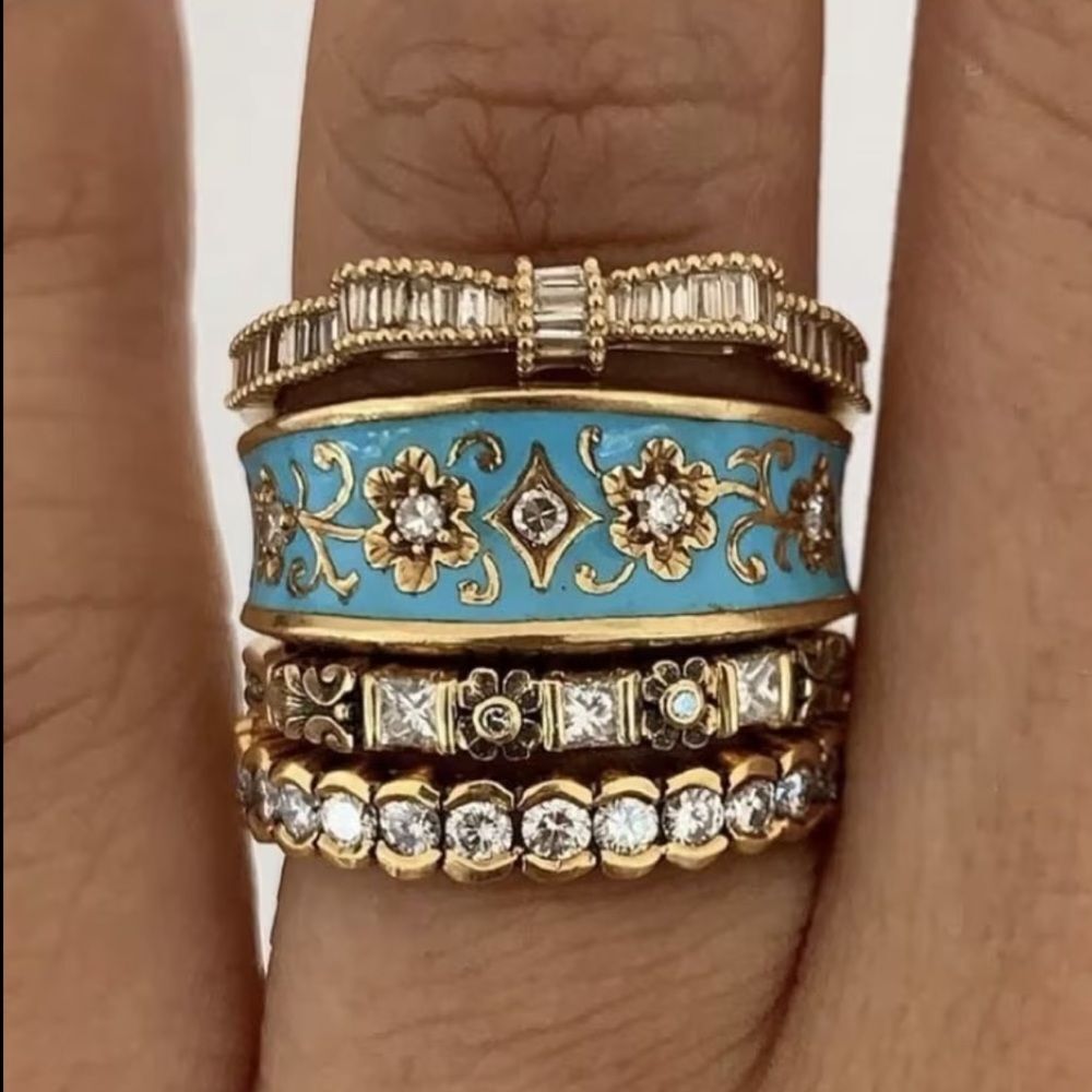 Elegant Gold Ring N1981